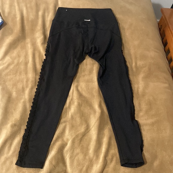 2/$15 Aerie Crop Leggings Black with Side Detail - Picture 7 of 7